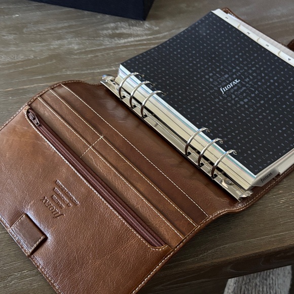 filoFAX Brown Leather A5 Organizer - Picture 6 of 6